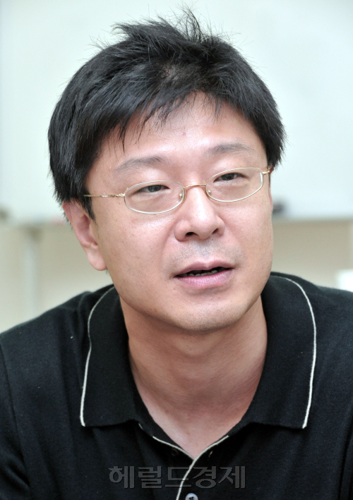 서강대 국제대학원 김재천 교수.<br />정희조 기자/checho@heraldm.com 110830\r\n서강대 국제대학원 김재천 교수.\n정희조 기자/checho@heraldm.com 110830\r\n서강대 국제대학원 김재천 교수.\n정희조 기자/checho@heraldm.com 110830