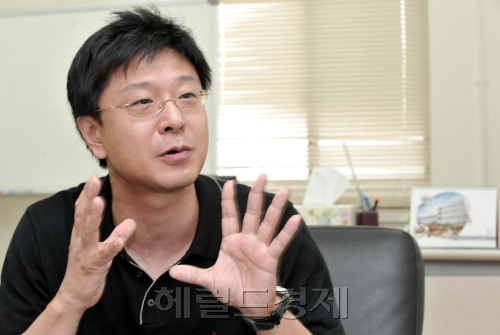 서강대 국제대학원 김재천 교수.<br />정희조 기자/checho@heraldm.com 110830\r\n서강대 국제대학원 김재천 교수.\n정희조 기자/checho@heraldm.com 110830\r\n서강대 국제대학원 김재천 교수.\n정희조 기자/checho@heraldm.com 110830