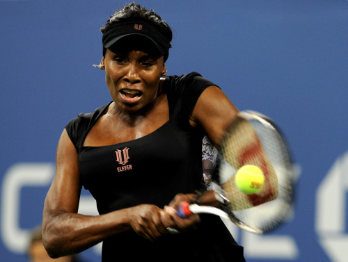 <YONHAP PHOTO-1398> (110830) -- NEW YORK, Aug. 30, 2011 (Xinhua) -- Venus Williams of the United States returns the ball to Vesna Dolonts of Russia during the first round match of women's singles at the 2011 US Open Tennis Championships in New York, August 29, 2011. Venus Williams won 2-0. (Xinhua/Shen Hong)(wll)/2011-08-30 15:28:44/ <저작권자 ⓒ 1980-2011 ㈜연합뉴스. 무단 전재 재배포 금지.>\r\nVenus Williams has won seven Grand Slam titles.  Xinhua-Yonhap News