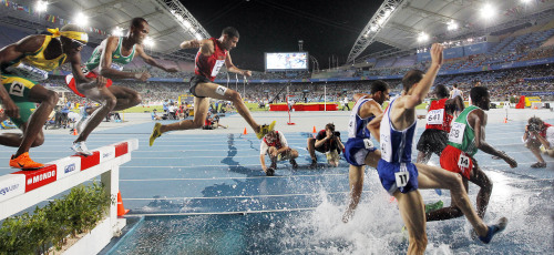 <YONHAP PHOTO-2552> <2011 육상>남자 3000m 장애물 결승 (대구=연합뉴스) 이상학 기자 = 1일 대구스타디움에서 열린 2011 대구세계육상선수권대회 남자 3000m 장애물 결승에서 참가 선수들이 힘차게 물웅덩이를 뛰어 넘고 있다. 2011.9.1 leesh@yna.co.kr/2011-09-01 22:00:04/ <저작권자 ⓒ 1980-2011 ㈜연합뉴스. 무단 전재 재배포 금지.>\r\nAthletes leap over the water jump during the men’s 3,000-meter steeplechase on Thursday.   Yonhap News