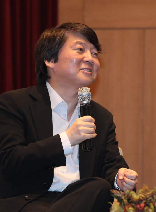 (Yonhap News)Ahn mulling run for Seoul mayor