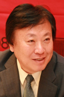 이문열 (이열) 소설가, 한국외국어대학교 (석좌교수) / 이문열, 신경숙 잇나. 단편소설  ‘뉴요커’  게재,