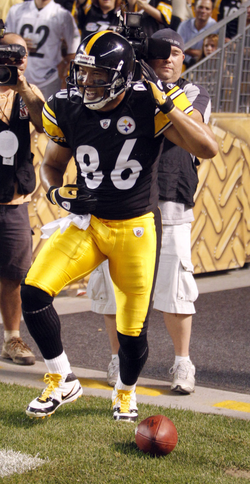 <YONHAP PHOTO-0797> Pittsburgh Steelers wide receiver Hines Ward (86) dances behind the ball in the end zone after making a touchdown catch in the second quarter of an NFL preseason football game against the Philadelphia Eagles on Thursday, Aug. 18, 2011 in Pittsburgh. (AP Photo/Keith Srakocic)/2011-08-19 10:31:51/ <저작권자 ⓒ 1980-2011 ㈜연합뉴스. 무단 전재 재배포 금지.>\r\nHines Ward