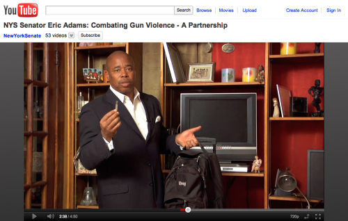 <YONHAP PHOTO-0402> ADVANCE FOR USE SUNDAY, SEPT. 4, 2011 AND THEREAFTER - In this image made from video posted on YouTube on Nov 15, 2010, New York State Sen. Eric Adams offers tips to parents on how to search their children's bedrooms and possessions for drugs and weapons. The policeman-turned-politician - who has a teenage son - insists that children have no right to privacy at home and shows how contraband could be hidden in backpacks, jewelry boxes, even under a doll's dress. "There are no First Amendment rights in your home," he says. "You have a duty and obligation to protect the members of your household." (AP Photo)/2011-09-01 09:33:01/ <저작권자 ⓒ 1980-2011 ㈜연합뉴스. 무단 전재 재배포 금지.>\r\nIn this image made from video posted on YouTube on Nov 15, 2010, New York State Sen. Eric Adams gives parents tips on how to search their children’s bedrooms for drugs and weapons.    AP-Yonhap News