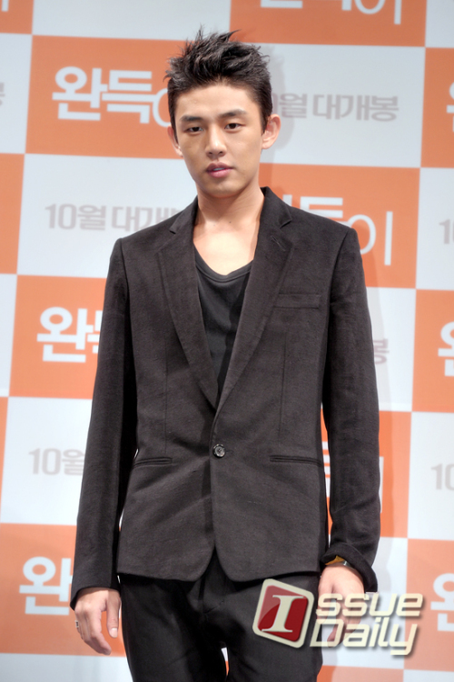 유아인 (엄홍식) 탤런트,영화배우 / <포토뉴스> ‘완득이’ 유아인, 女心 녹이는 눈빛