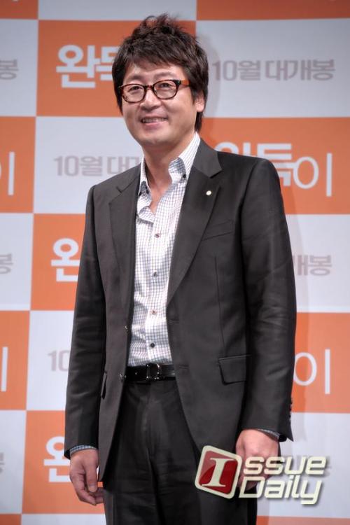 김윤석 영화배우,탤런트  / ‘완득이’ 김윤석 “후회하지 않을 영화” 강한 자신감
