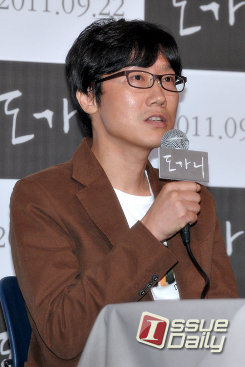 황동혁 영화감독  / <포토뉴스> ‘도가니’ 황동혁 감독, “청각장애인을 위한 자막도 준비했다”