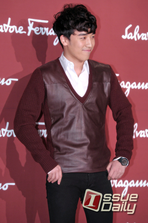 승리 (이승현) 가수 (빅뱅), 영화배우 / <포토뉴스> ‘빅뱅’ 승리, 이렇게 하면 더 멋진가?