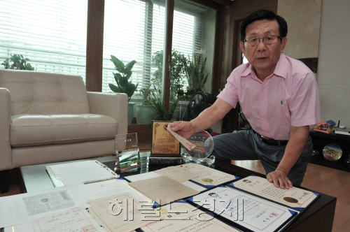 기부에 중독된 사람들 중<br />이상차 할아버지.<br />정희조 기자/checho@heraldm.com 110803\r\n기부에 중독된 사람들 중\n이상차 할아버지.\n정희조 기자/checho@heraldm.com 110803