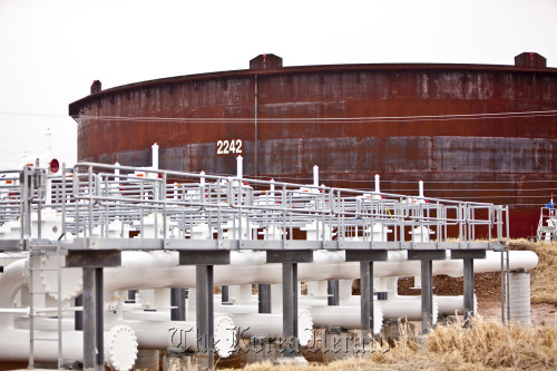 An oil storage tank at the Enbridge Inc. Cushing Terminal in Cushing, Oklahoma.  Bloomberg