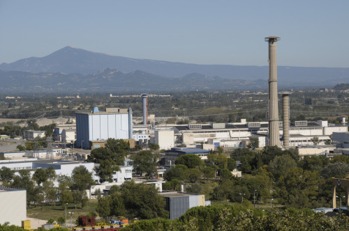 <YONHAP PHOTO-0024> General view of the nuclear site of Marcoule, southern France, Monday, Sept. 12, 2011. The nuclear waste site in southern France had an explosion Monday that killed one person, seriously burned another and slightly injured three others, France's nuclear safety body said. (AP Photo/Patrick Gardin)/2011-09-13 00:49:03/ <저작권자 ⓒ 1980-2011 ㈜연합뉴스. 무단 전재 재배포 금지.>\r\nThe nuclear site of Marcoule, southern France, on Monday. AP-Yonhap News