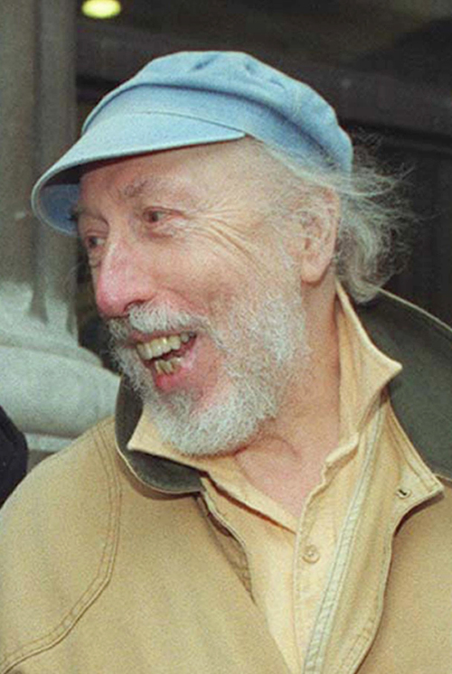 <YONHAP PHOTO-0629> FILE - This is a Dec. 2, 1997 file photo of pop art pioneer Richard Hamilton . The Gagosian Gallery, which represents Hamilton, said the artist died early Tuesday Sept. 13, 2011 at an undisclosed location in Britain. It did not give the cause of death. Hamilton was 89. (AP Photo/ Peter J Jordan/PA ) UNITED KINGDOM OUT NO SALES NO ARCHIVE/2011-09-14 09:49:17/ <저작권자 ⓒ 1980-2011 ㈜연합뉴스. 무단 전재 재배포 금지.>\r\nPop art pioneer Richard Hamilton in 1997.  AP-Yonhap News