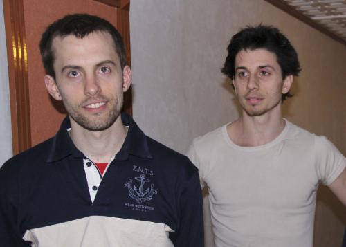 <YONHAP PHOTO-2151> FILE - In this May 21, 2010 file photo, American hikers Shane Bauer, left, and Josh Fattal are shown in Tehran, Iran. An Iranian court on Tuesday, Sept. 13, 2011 set bail of $500,000 each for the two men arrested more than two years ago and convicted on spy-related charges, clearing the way for their release a year after a similar bail-for-freedom arrangement for the third member of the group, their defense attorney said. (AP Photo/Press TV, File)/2011-09-13 23:54:16/ <저작권자 ⓒ 1980-2011 ㈜연합뉴스. 무단 전재 재배포 금지.>\r\nShane Bauer (left) and Josh Fattal in Tehran on May 21, 2010. AP-Yonhap News