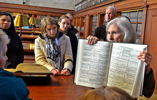 Docent Julie Chelminski shows what cards in the card catalog once looked like in the New York City Public\r\nLibrary’s Schwarzman Building. (Christopher Reynolds/Los Angeles Times/MCT)