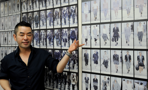 디자이너 정욱준인터뷰.<br />이상섭 기자 babtong@heraldm.com 2011.09.07\r\nJung Wook-jun poses at his office in Sinsa-dong, central Seoul.  Lee Sang-sub/The Korea Herald