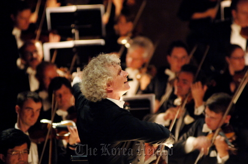 Simon Rattle, the Berlin Philharmonic Orchestra. Kumho Asiana Cultural Foundation
