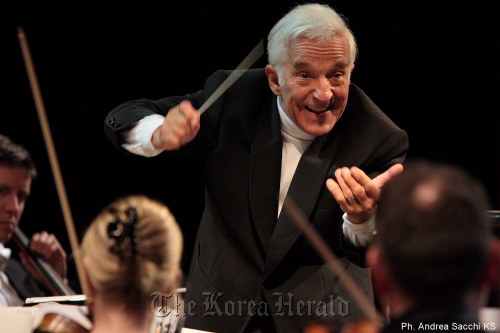 Vladimir Ashkenazy, the Sydney Symphony Orchestra.  Vincero