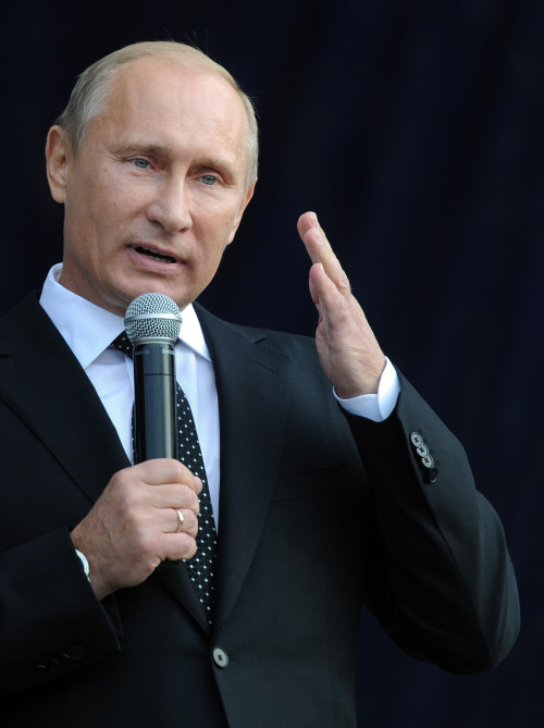 <YONHAP PHOTO-1987> ITAR-TASS: NIZHNI TAGIL, RUSSIA. SEPTEMBER 9. 2011. Prime Minister Vladimir Putin (L) gives a speech at the Open festival of talented youth dedicated to 75th anniversary of Uralvagonzavod machine building corporation in Nizhny Tagil. (Photo ITAR-TASS / Artyom Korotayev)/2011-09-19 19:53:37/ <저작권자 ⓒ 1980-2011 ㈜연합뉴스. 무단 전재 재배포 금지.>\r\nVladimir Putin gives a speech at a youth event in Nizhny Tagil, Russia on Sept. 9. Itar-Tass-Yonhap News