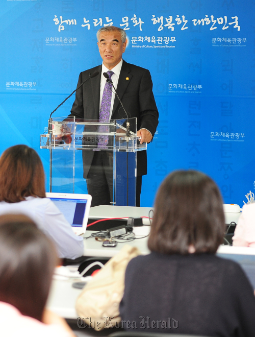 Culture Minister Choe Kwang-sik speaks at a press conference at the ministry in Seoul on Tuesday. Ministry of Culture, Sports and Tourism