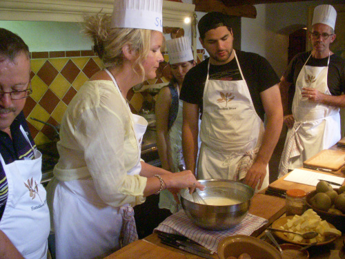 Students in the gourmet cooking class of the Hostellerie\r\nBerard in La Cadiere d’Azur, France do most of the work.\r\n(Chicago Tribune/MCT)