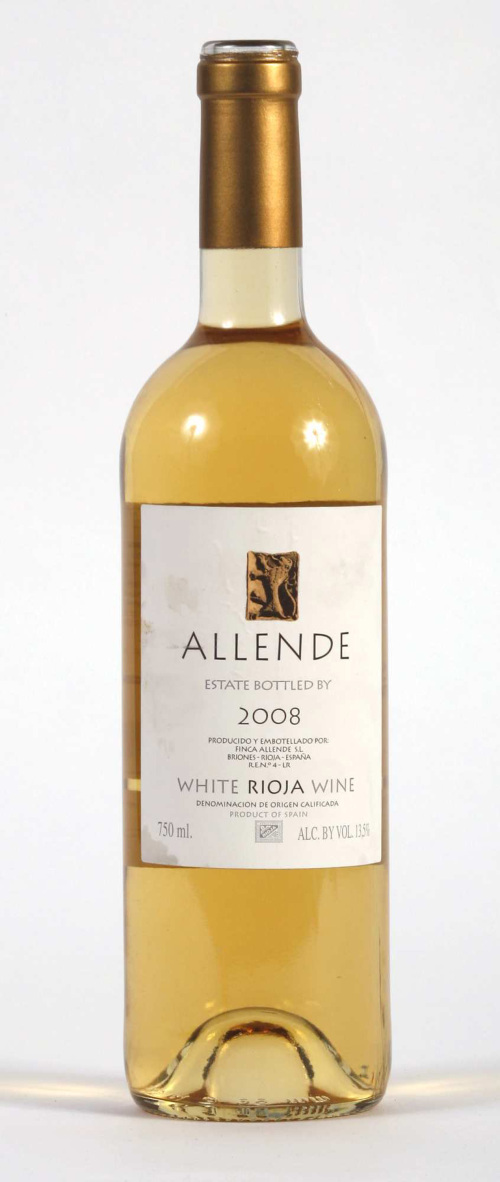 A blend of Viura and Malvasia\r\naged in French oak, the 2008\r\nAllende White Rioja is a rich,\r\nalmost oily wine, with an extravagant\r\nscent, from a relatively\r\nnew estate. (Los Angeles Times/MCT)