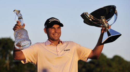 <YONHAP PHOTO-0349> CORRECTS BYLINE - Bill Haas holds the FedEx Cup and the Tour Championship trophy after defeating Hunter Mahan in three playoff holes at East Lake Golf Club in Atlanta on Sunday, Sept. 25, 2011. (AP Photo/Rainier Ehrhardt)/2011-09-26 08:47:26/ <저작권자 ⓒ 1980-2011 ㈜연합뉴스. 무단 전재 재배포 금지.>\r\nBill Haas poses with the FedEx Cup and the Tour Championship trophy on Sunday.  AP-Yonhap News
