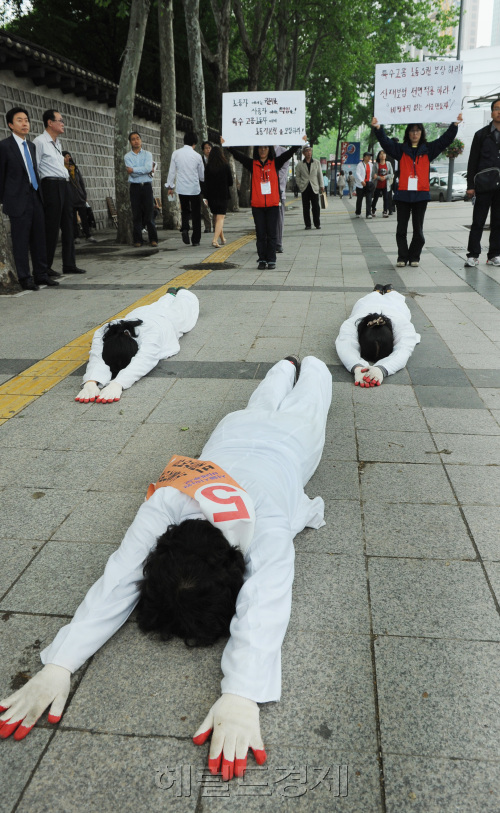 25일 덕수궁  이색 유세 스케치.박현구기자phko@heraldm.com.2010.05.25\r\n25일 덕수궁  이색 유세 스케치.박현구기자phko@heraldm.com.2010.05.25