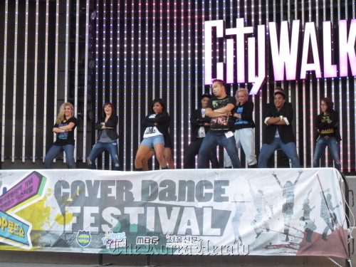 Participants of a K-pop dance festival perform during the qualification round on Sept. 11 at Universal Studios in Los Angeles, California.  Visit Korea Committee