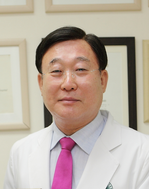 김영후 의사, 교수 이화여대부속목동병원 한국인공관절센터 (소장), 이화여자대학교 (교수) / 피플/히포크라테스상 수상자 이대병원 김영후 교수 “좋은 의사는 환자가 만드는 것”  -copy(o)1