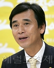 유시민 정당인, 전 국회의원 국민참여당 (대표) / <2012 잠룡분석>…박근혜 ‘검증안된 블루칩’, 문재인 ‘지도력 평가못받아’