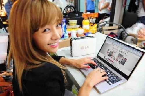 G.NA (최지나) 가수 / 1317105981301 / <포토뉴스>오피스 걸 지나, ‘애교 철철’ 매력 눈 웃음
