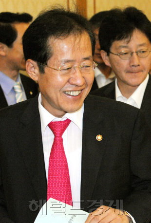 홍준표 (홍판표) 국회의원 한나라당 (대표최고위원), 대한태권도협회 (회장) / 홍준표 “30일 개성공단 방문”