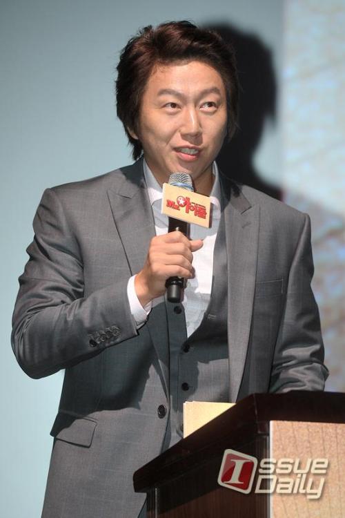 김수로 (김상중) 영화배우, 탤런트 / thumb_fcjc1201109281207323943 / 김수로 “‘패떴’ 하차 이후 소진..예능 당연히 컴백”