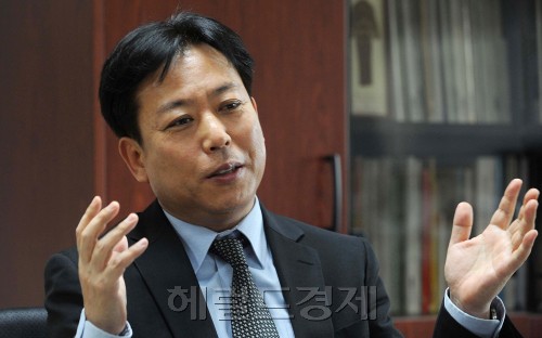 김의석 영화진흥위원장 인터뷰.<br />이상섭 기자. babtong@heraldm.com 2011.09.27\r\n김의석 영화진흥위원장 인터뷰.\n이상섭 기자. babtong@heraldm.com 2011.09.27