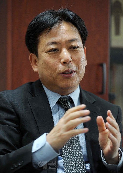 김의석 영화진흥위원장 인터뷰.<br />이상섭 기자. babtong@heraldm.com 2011.09.27\r\n김의석 영화진흥위원장 인터뷰.\n이상섭 기자. babtong@heraldm.com 2011.09.27