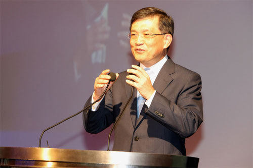 권오현 기업인 삼성전자 (사장) / (인터넷 10시30분)삼성 모바일 솔루션 포럼 개최... 권오현 사장 “ IT산업변화속 모바일 반도체 파워는 더욱 강해질 것”