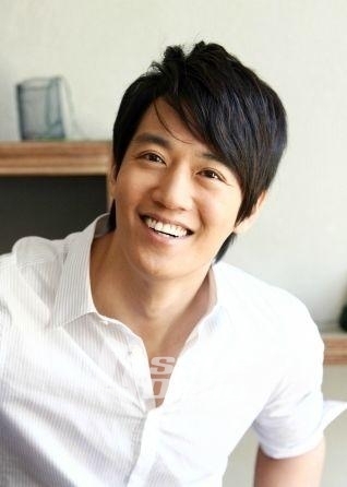 김래원 영화배우, 탤런트 / thumb_water201108222130417769 / 김래원 측 “회사 관계자와 여종업원 간 시비..김래원은 말렸을 뿐”