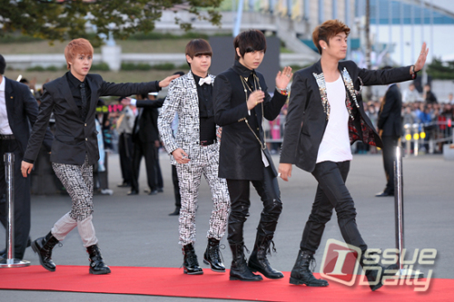 비스트 (BEAST) 가수 / SJW_4307 / <포토뉴스> 비스트, 기차놀이 퍼포먼스?