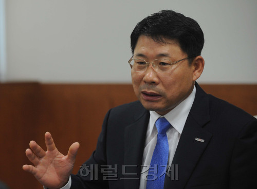 이수태 이노비즈협회장 인터뷰.<br />이상섭 기자. babtong@heraldm.com 2011.09.29\r\n이수태 이노비즈협회장 인터뷰.\r\n이상섭 기자. babtong@heraldm.com 2011.09.29\r\n이수태 이노비즈협회장 인터뷰.\r\n이상섭 기자. babtong@heraldm.com 2011.09.29