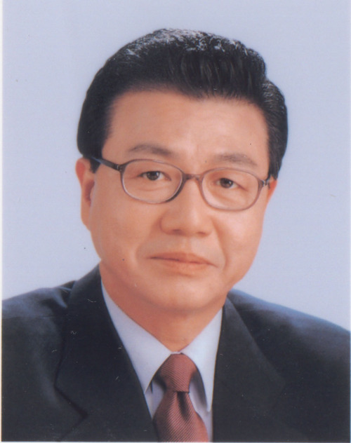 김진선 지방행정 특보 내정자 (서울=연합뉴스) 31일 청와대 비상근 특별보좌관 인사 지방행정특보에 내정된 김진선 전 강원도지사사. 2010.12.31 << 연합뉴스 DB >> (끝)\r\nKim Jin-sun