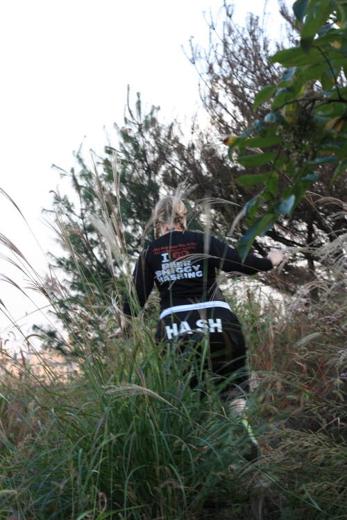 A Hasher shows a bib bearing his nickname at a Korea Hash\r\nNash 2011 social in VFW bar in Haebangcheon, Seoul on Friday.\r\n◄ A woman wearing “Hash” shorts makes her way through “Shiggy”\r\n— the name Hashers give to shrubbery or rocks in their path —\r\non a trail set by the Seoul Hash House Harriers in Ilsan on\r\nSaturday. Kirsty Taylor/The Korea Herald