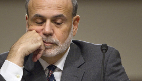 <YONHAP PHOTO-0105> Federal Reserve Board Chairman Ben Bernanke pauses as he testifies on Capitol Hill in Washington, Tuesday, Oct. 4, 2011, before the Joint Economic Committee hearing on the economic outlook. (AP Photo/Evan Vucci)/2011-10-05 00:49:40/ <저작권자 ⓒ 1980-2011 ㈜연합뉴스. 무단 전재 재배포 금지.>\r\nBen Bernanke pauses as he testifies on Capitol Hill in Washington on Tuesday. AP-Yonhap News