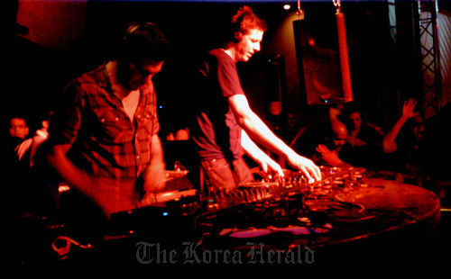 British electronic music duo Groove Armada CJ E&M