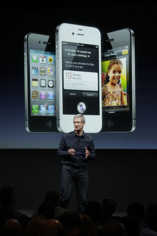 Apple CEO Tim Cook talks about the iPhone 4S during an announcement at Apple headquarters in Cupertino, Calif., Tuesday. (AP-Yonhap News)