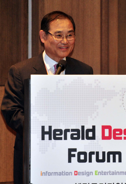 Herald Media CEO and publisher Yoo Byung-chang delivers a speech at the VIP welcoming dinner at The Shilla hotel in central Seoul on Wednesday.