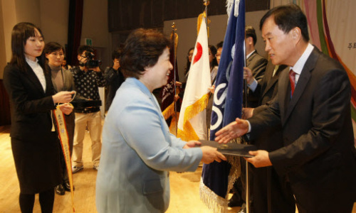 6일 강원도 평창 국립평창청소년수련원에서 여성가족부, 국가브랜드위원회와 강원도가 공동 개최한 2011 전국다문화가족지원 네트워크대회에서 포스코가 대통령 표창을 수상했다.