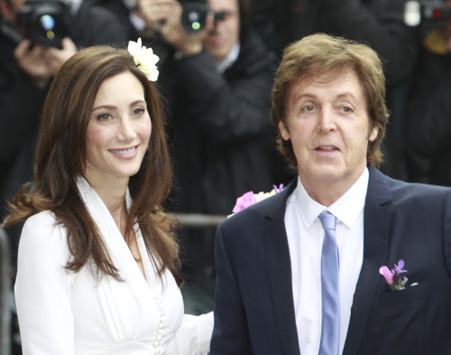 Former Beatle Paul McCartney and American heiress Nancy Shevell arrive at Marylebone Town Hall in central London to be married Sunday. Shevell, 51, is McCartney's third wife. They were engaged earlier this year. The couple met in the Hamptons in Long Island, New York, shortly after the singer's divorce from Heather Mills in 2008. (AP-Yonhap News)