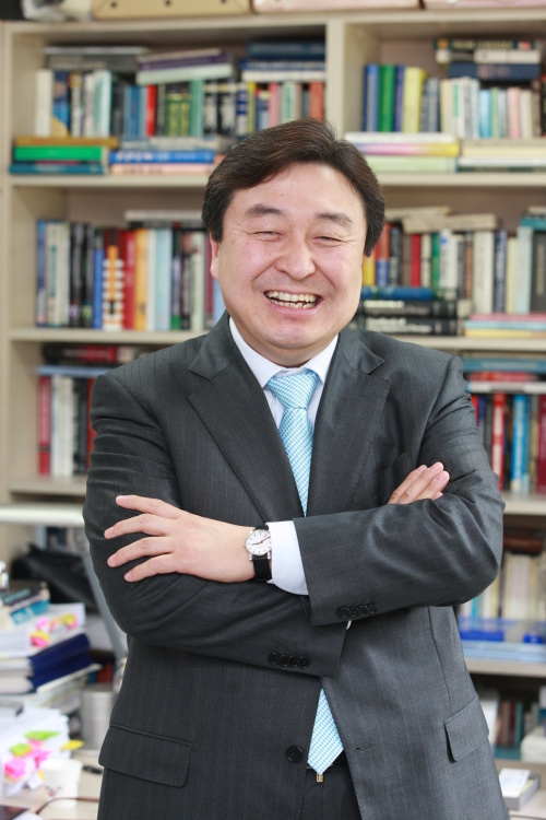 Shin Dong-youb\r\nShin Dong-youb