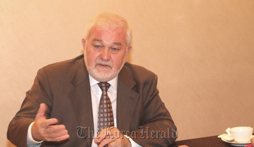 German scholar Jrgen Kocka speaks during a press conference held prior to the opening of the 2011 Global Forum Civilization and Peace, in central Seoul, Monday.   The Academy of Korean Studies