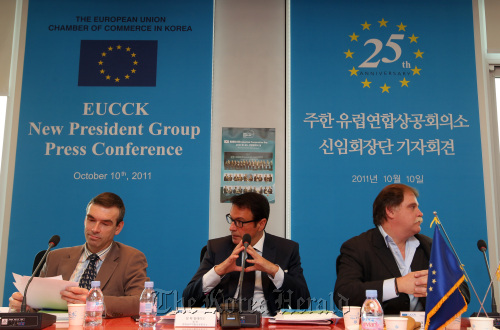 New EUCCK president Jean-Luc Valerio (center), attends his first press conference since taking the position, along with vice president Andre Nothomb (left) and Secretary General Jean-Jacques Grauhar,  in Seoul on Monday.      Yonhap News\r\nNew EUCCK president Jean-Luc Valerio (center), attends his first press conference since taking the position, along with vice president Andre Nothomb (left) and Secretary General Jean-Jacques Grauhar,  in Seoul on Monday.      Yonhap News